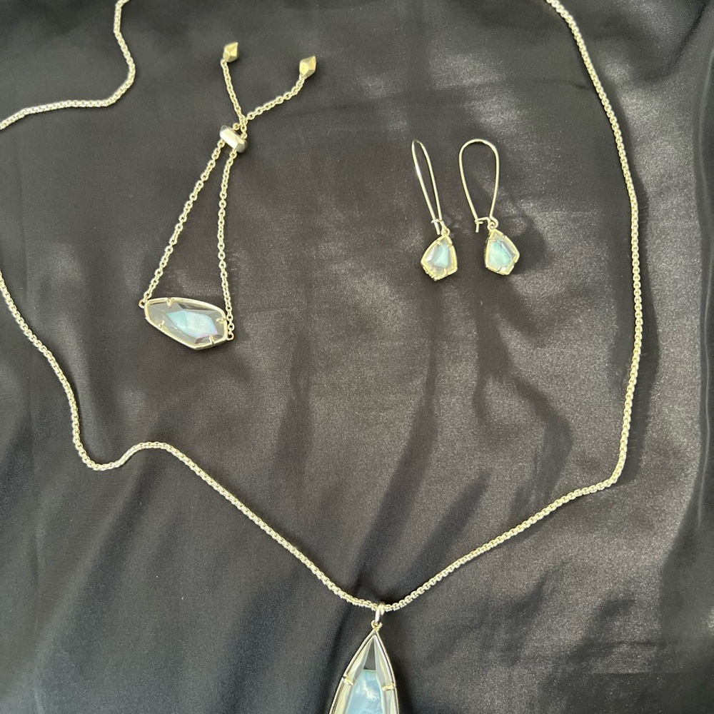 Kendra Scott Gold-Tone Clear Crystal Lilith Pendant Necklace Set - Picture 3 of 12